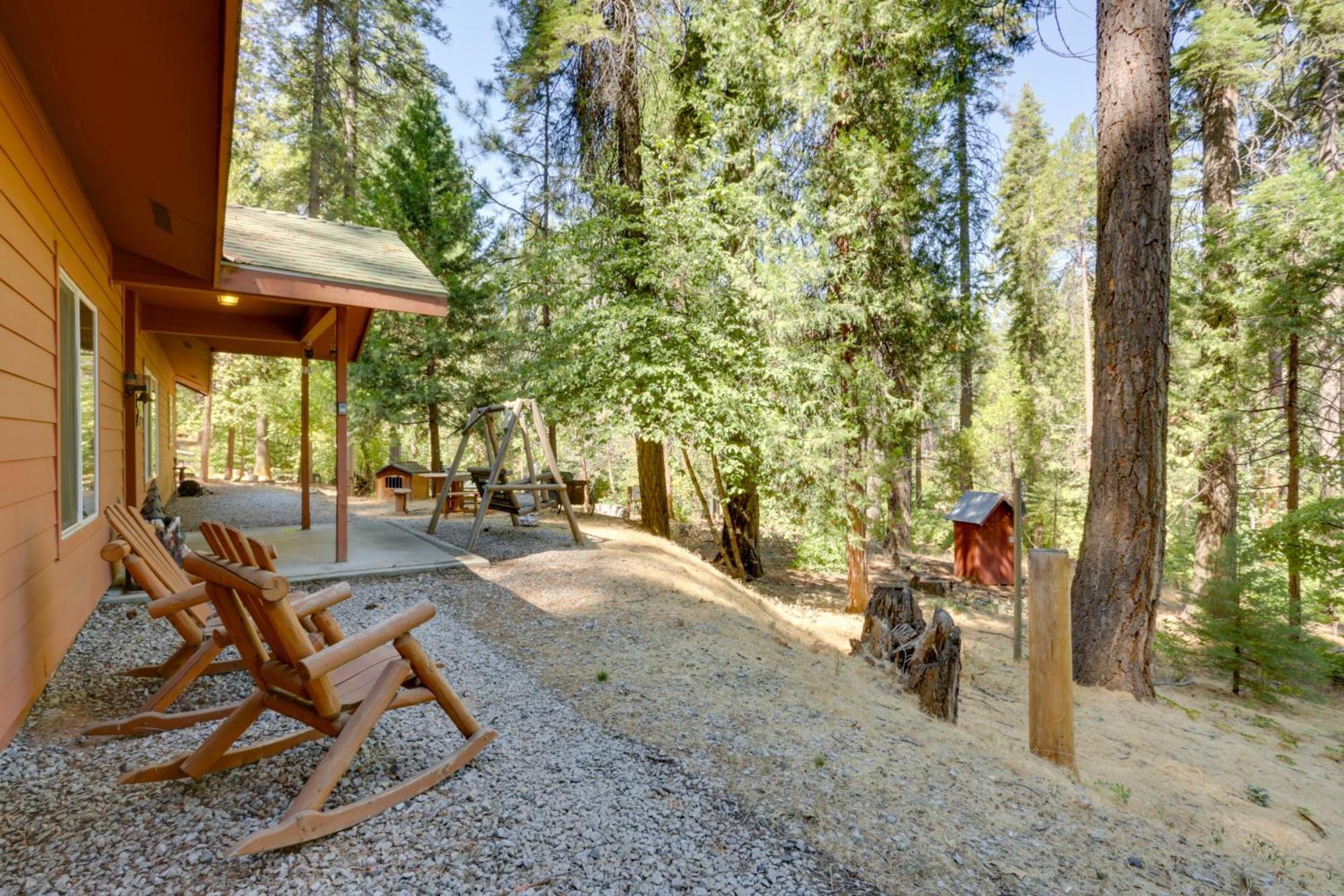 ミッドパインズ Peaceful And Private Mariposa Cabin On 2 Acres!ヴィラ エクステリア 写真