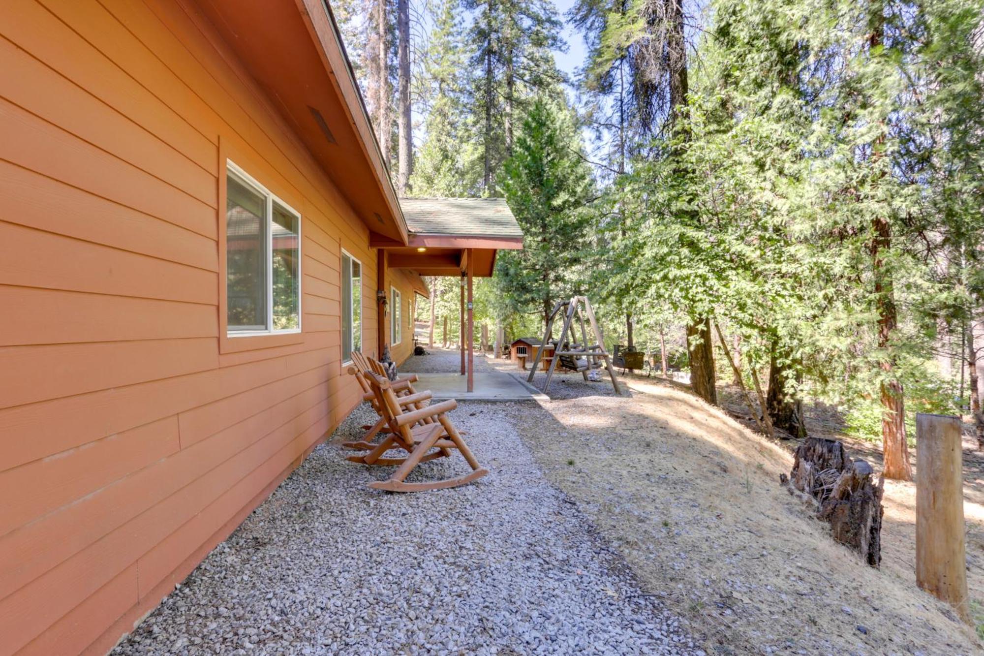 ミッドパインズ Peaceful And Private Mariposa Cabin On 2 Acres!ヴィラ エクステリア 写真